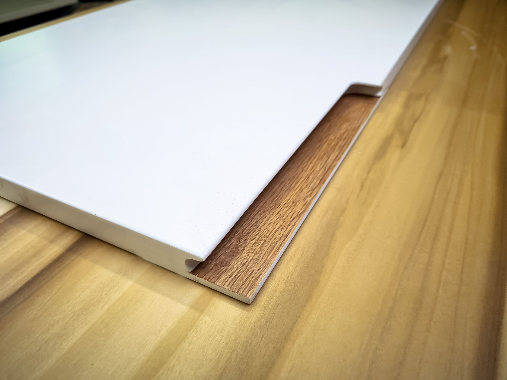 Купить фасады с интегрированной ручкой по доступным ценам от производителя