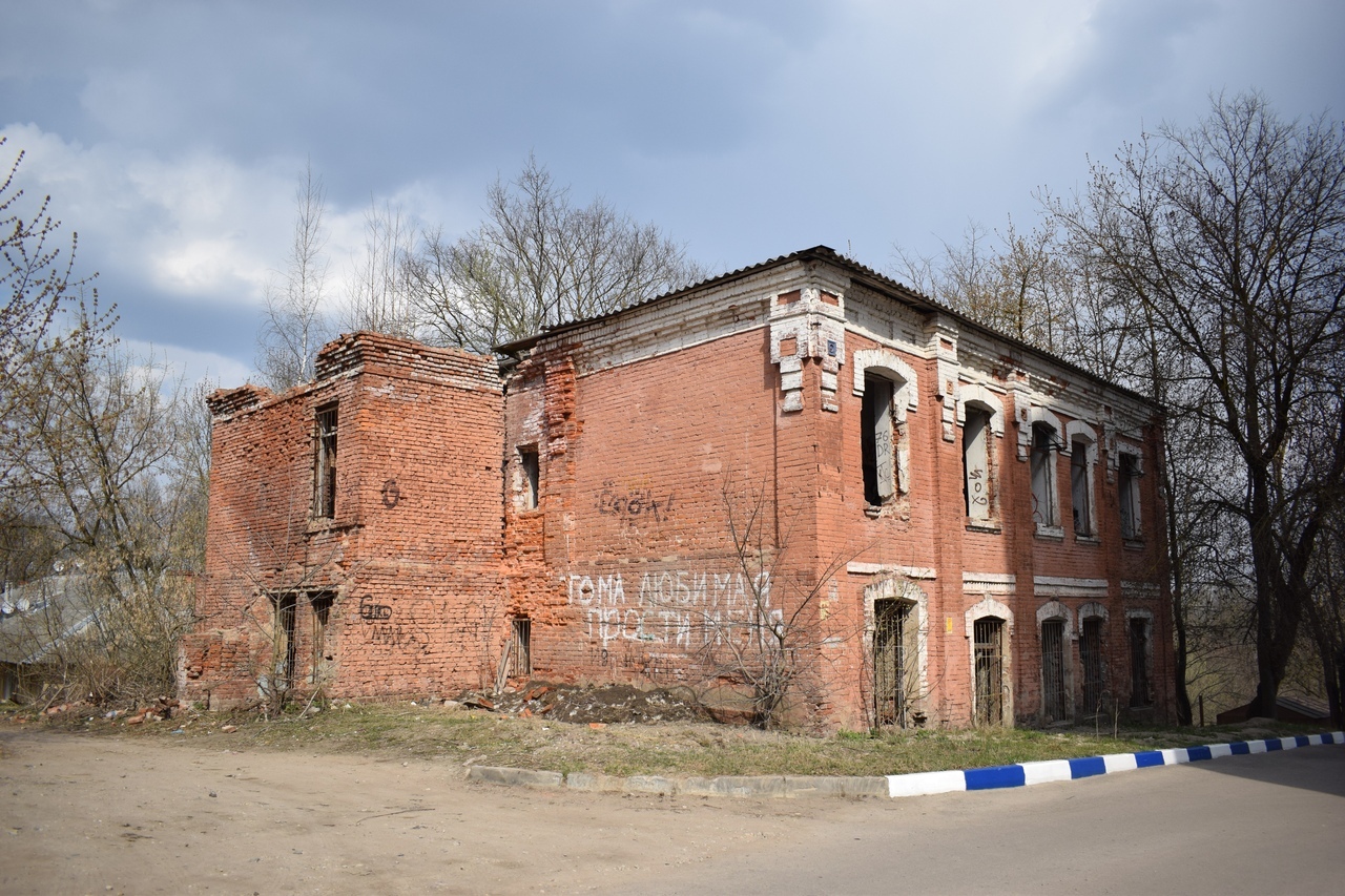 Самое старое здание. Самые старые здания. Самое самое старое здание в Каменке. Старые постройки в Реадовке.