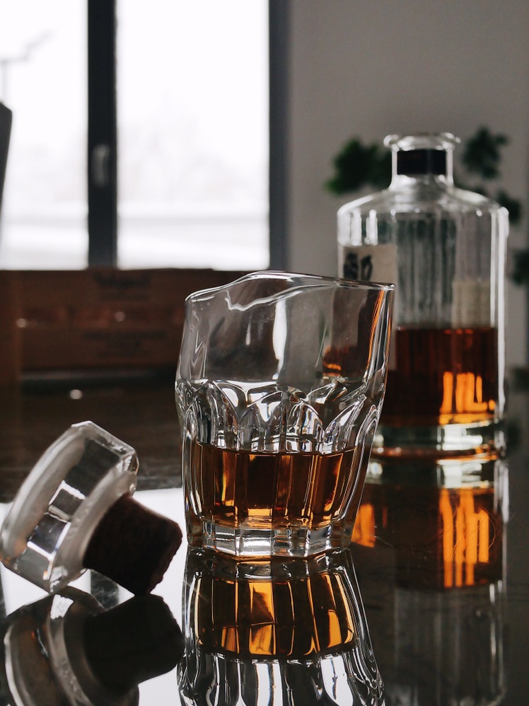 Качающиеся бокалы. Пьяные бокалы. Пьяные бокалы. Пьяные бокалы. Стакан для виски.