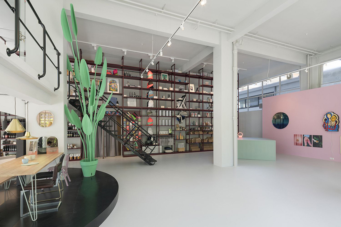 Концептуальный магазин дизайнерской мебели