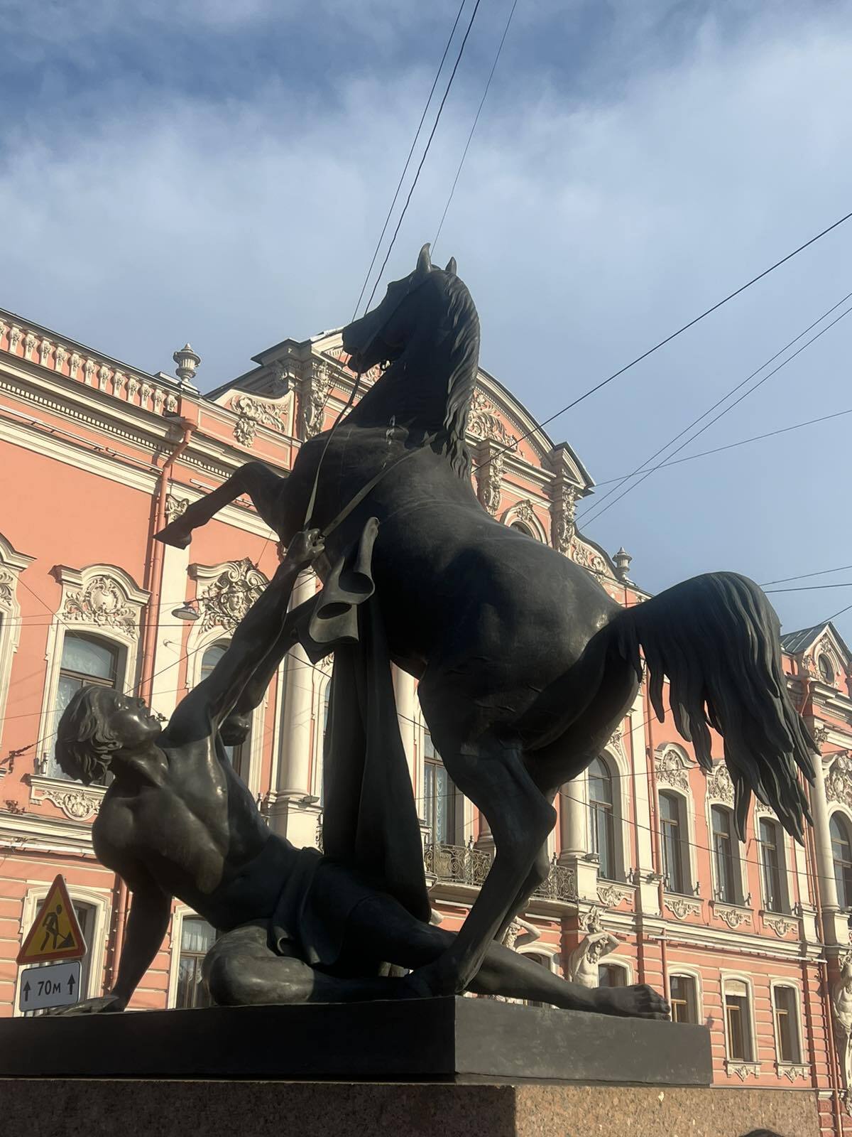 Скульптура «Укрощение коней человеком», третья группа, Аничков мост, Невский проспект, Россия, Санкт-Петербург, Центральный район
