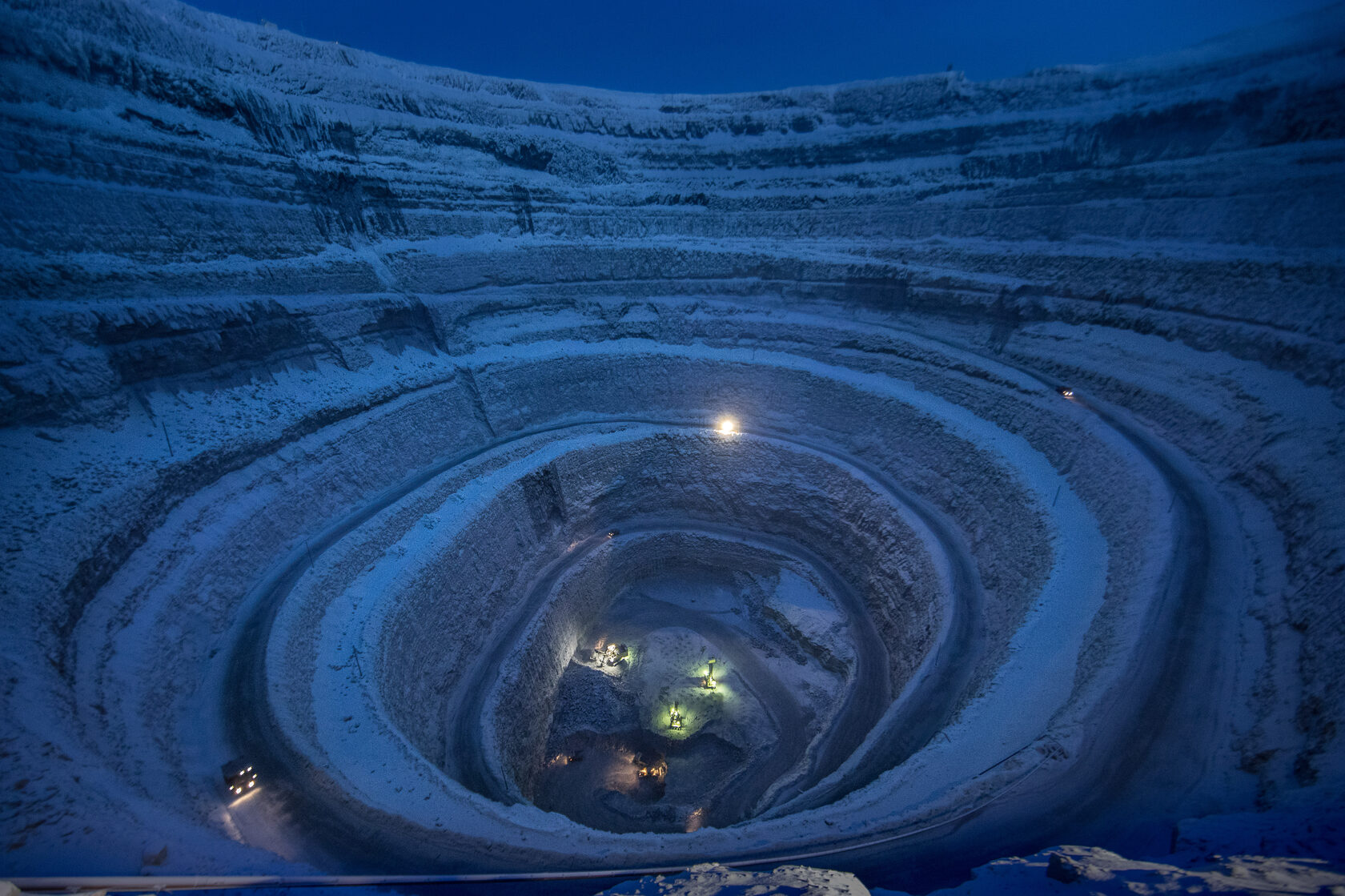 Шахта мир. Лесото алмазный рудник Летсенг. Алмазный карьер +Якутия удачный. Алмазный рудник мир в Якутии. Алмазная шахта мир Якутия.