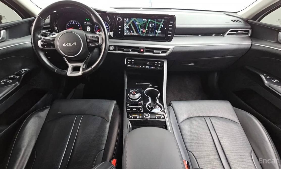 Kia K5 2022 — салон