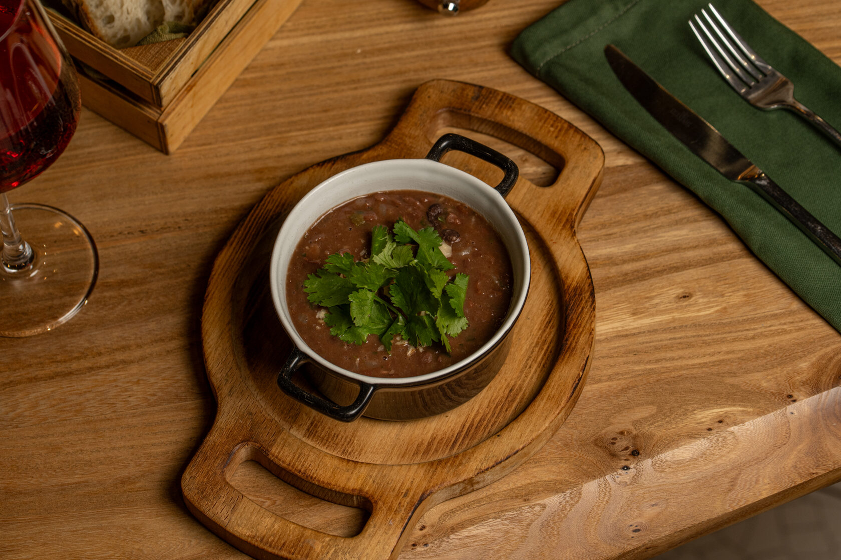 Лобио с кинзой и орехами