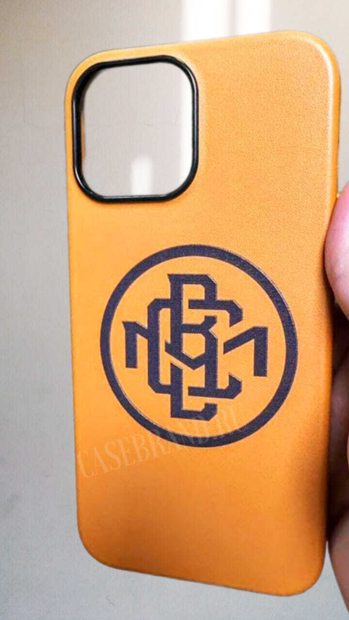 Чехлы из эко-кожи премиум качества для iPhone с печатью логотипа на заказ в Москве