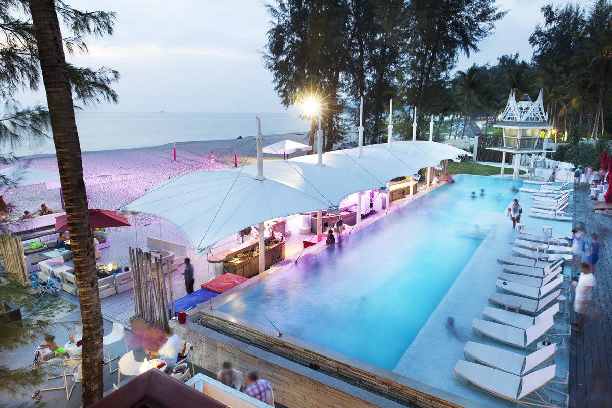 Xana Beach Club — это одно из самых популярных мест на Пхукете, где роскошь, музыка и природа создают идеальную атмосферу для отдыха. Расположенный в районе Банг Тао, этот пляжный клуб стал любимым местом как для туристов, так и для местных жителей. В это