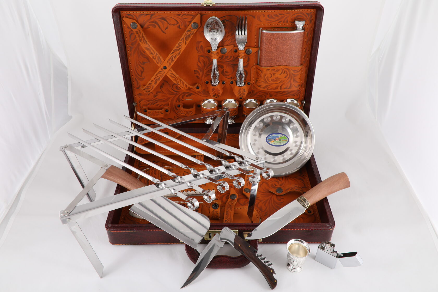 Набор "охотничий". Дорожный набор. Подарочный набор в дипломате. Подарочный набор охотника. Подарок охотнику.