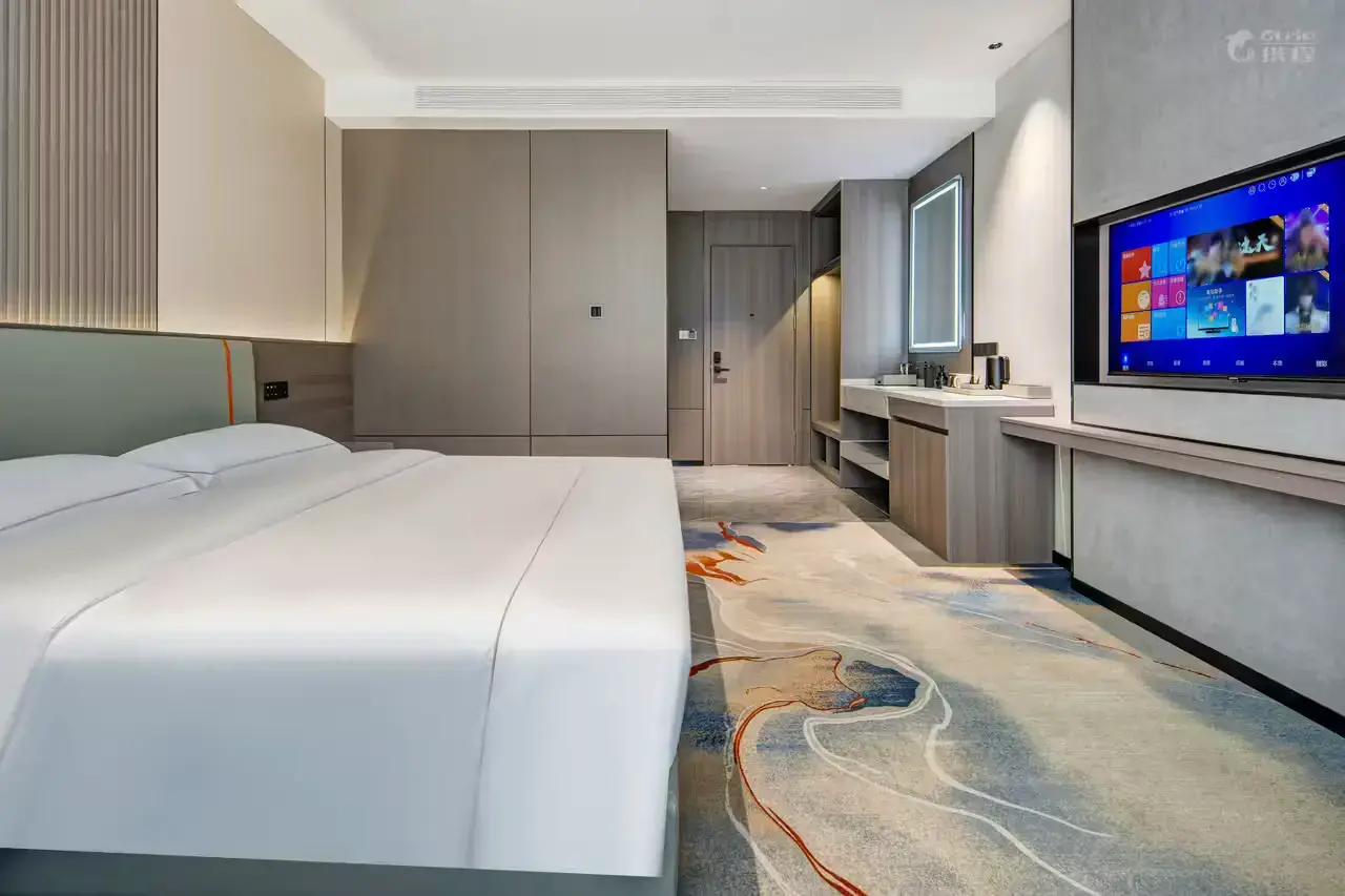 Зона телевизора в номере M-Hotel