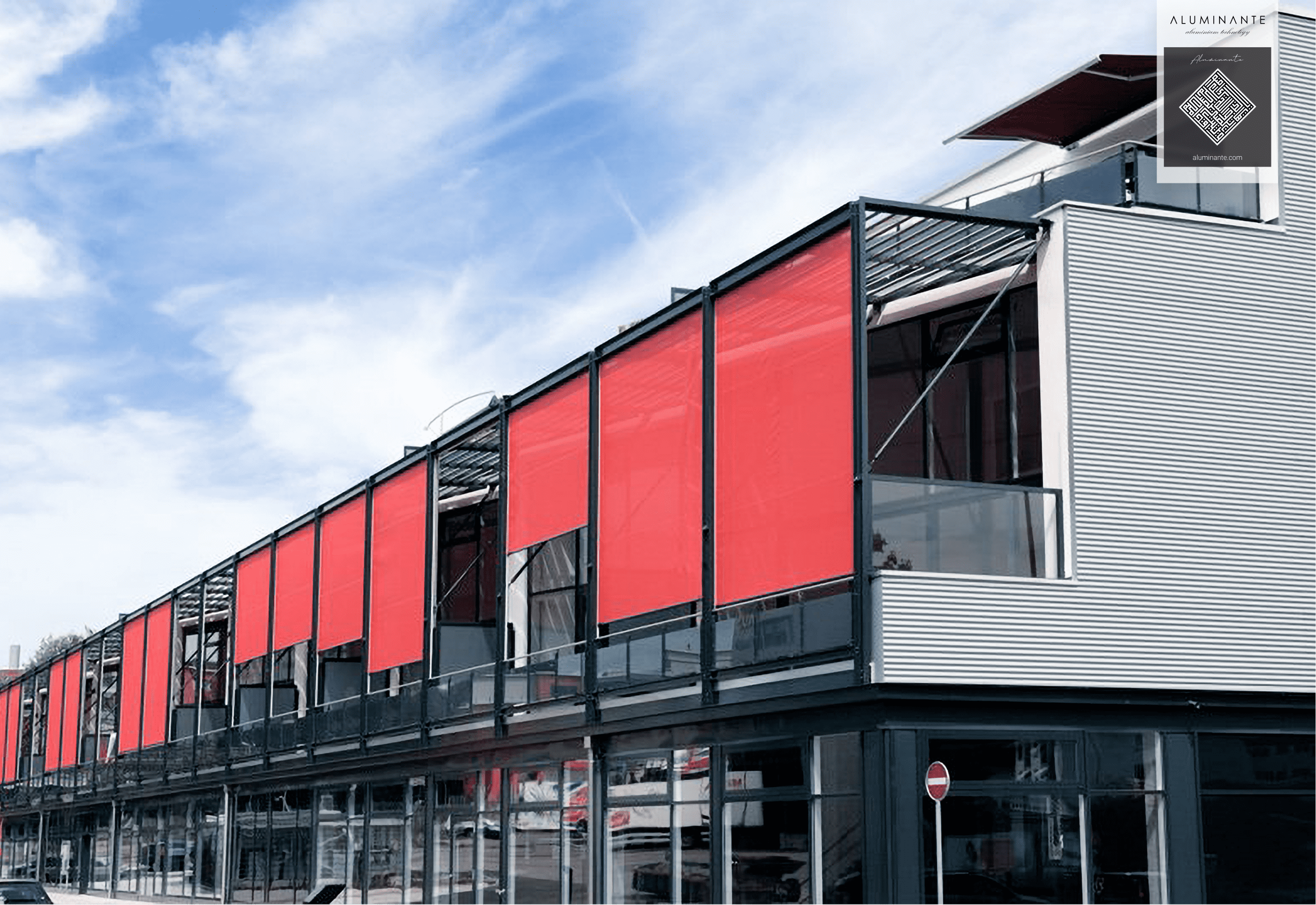 Zip 100 decolife. Солнцезащитные экраны на террасу. Вертикальная маркиза zip130. Вертикальная маркиза zip. Zip-система вертикальная маркиза.