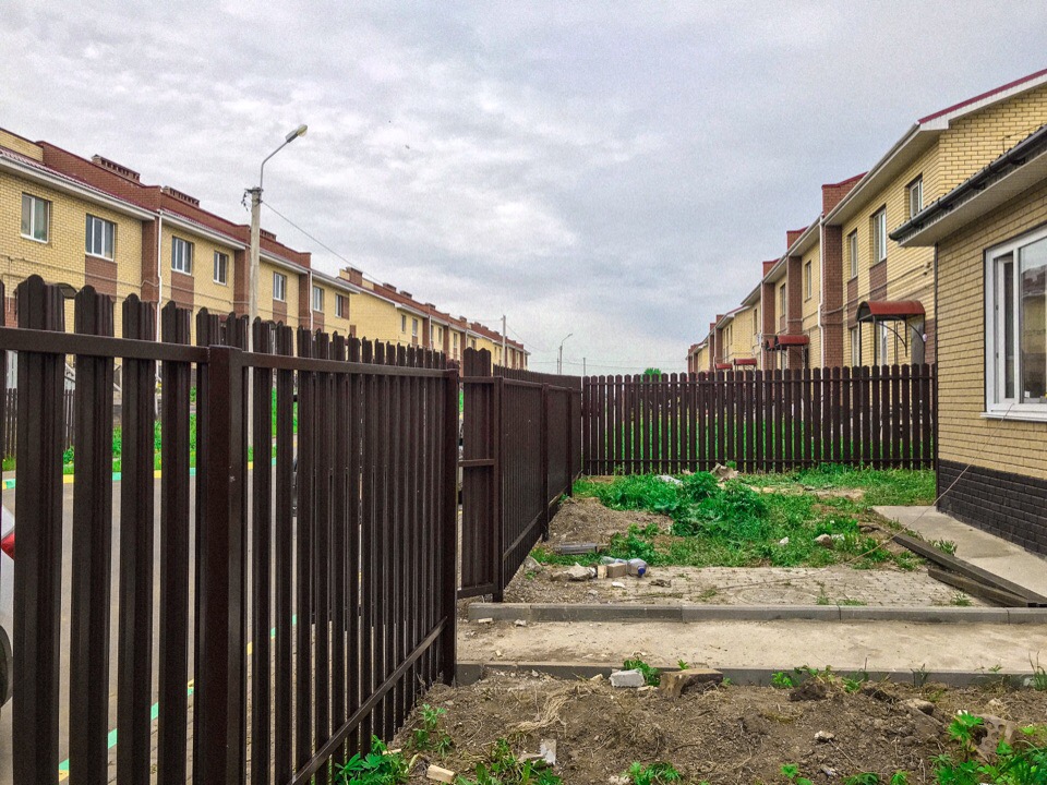 Заборы нижний новгород фото. Заборы на Бору Нижегородская область. БОРЗАБОР. БОРЗАБОР Боровичи. Заборы в Новгороде.