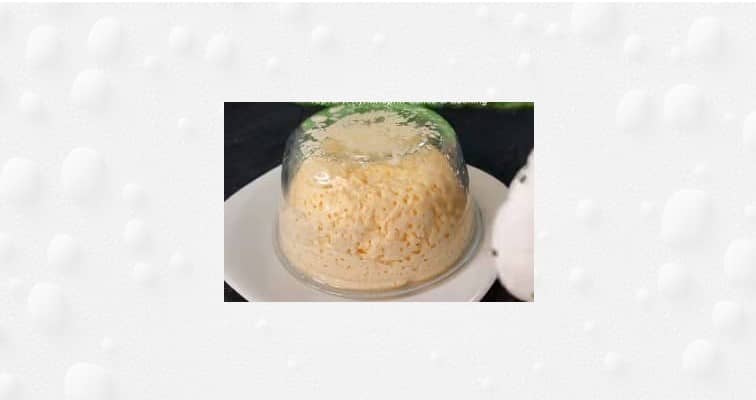 Приготовление пышного омлета с молоком на водяной бане: шаг 8