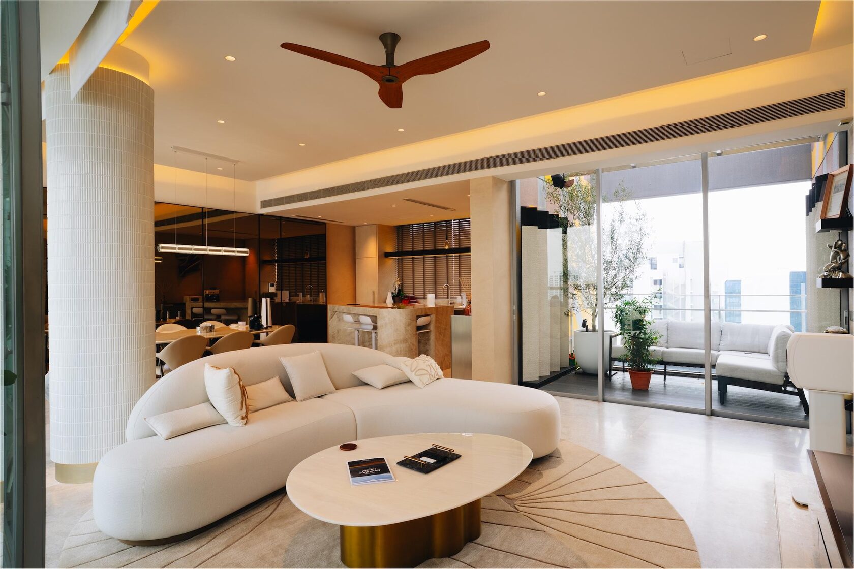 The Promont Residence: мягкий свет жилого интерьера