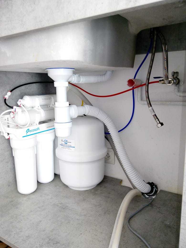 Посудомойка холодная вода. Фильтр для холодной воды в квартиру под мойку Аквафор. Системы фильтрации воды под раковину к200. Фильтр для воды под мойку p10. Подключение фильтра под раковиной.