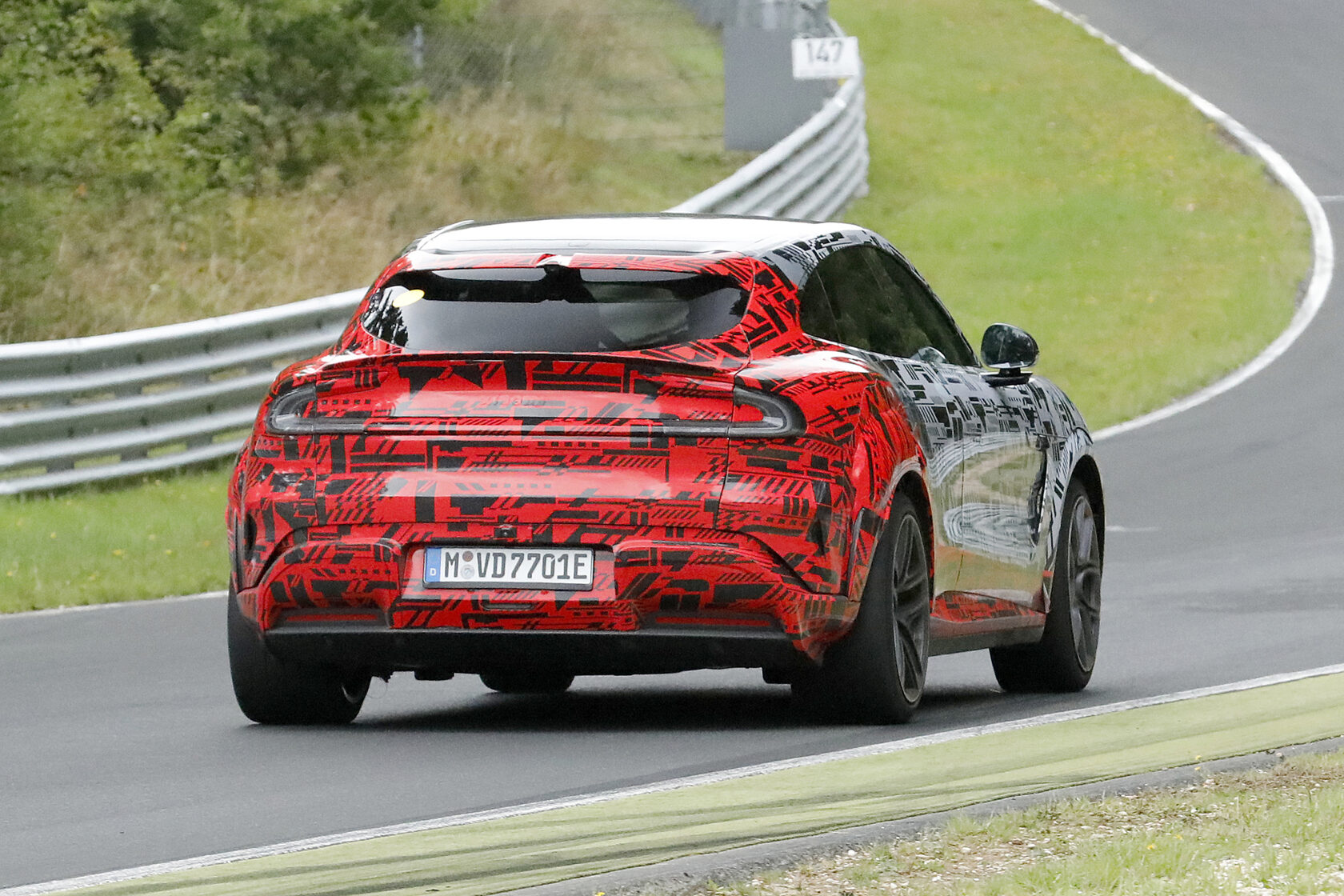 Razend populaire EV heeft nu ook knotsgekke performance-variant (ruim 1500  pk!)