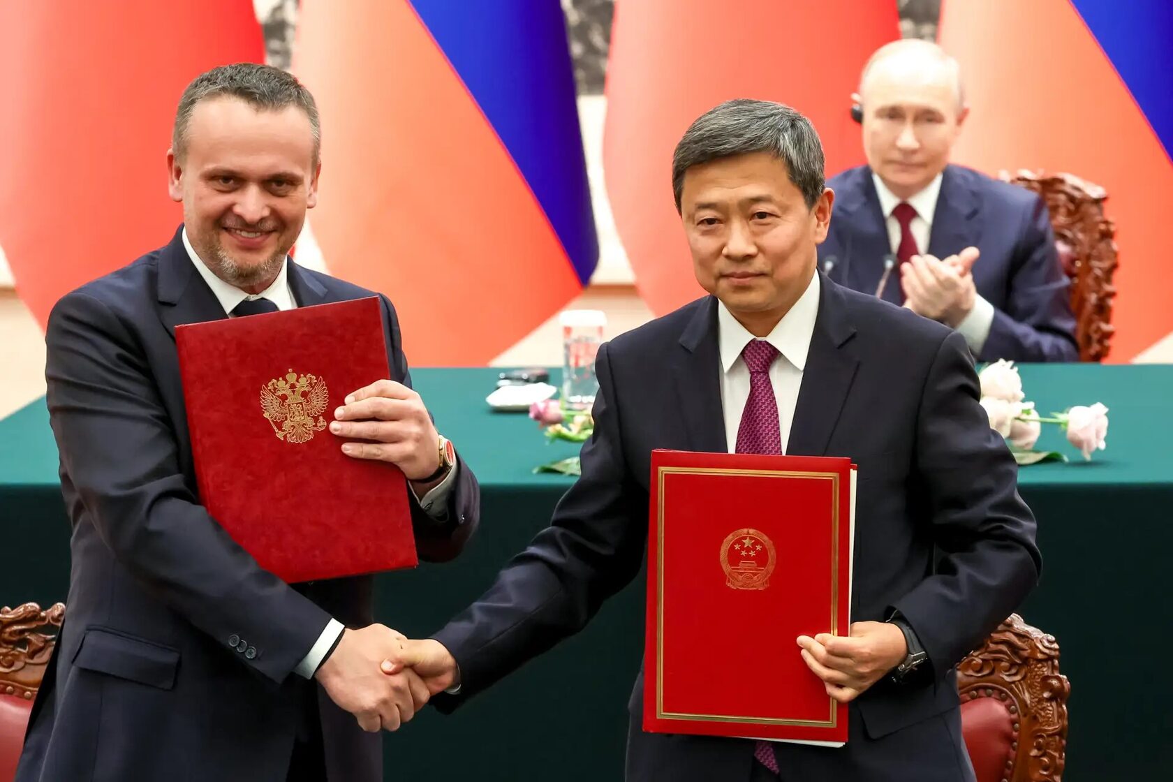 Подписание соглашения между Россией и Китаем о строительстве второго железнодорожного пути колеи 1435 мм на пограничном переходе Забайкальск — Маньчжурия в Пекине