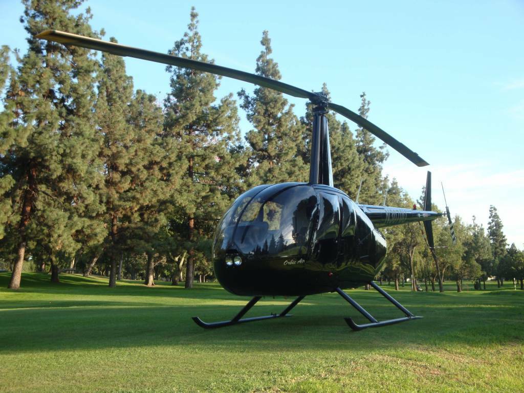 Robinson's. Robinson r44. Вертолёт Робинсон 44. Вертолет Робинсон р 44. Вертолет марки Robinson r44.