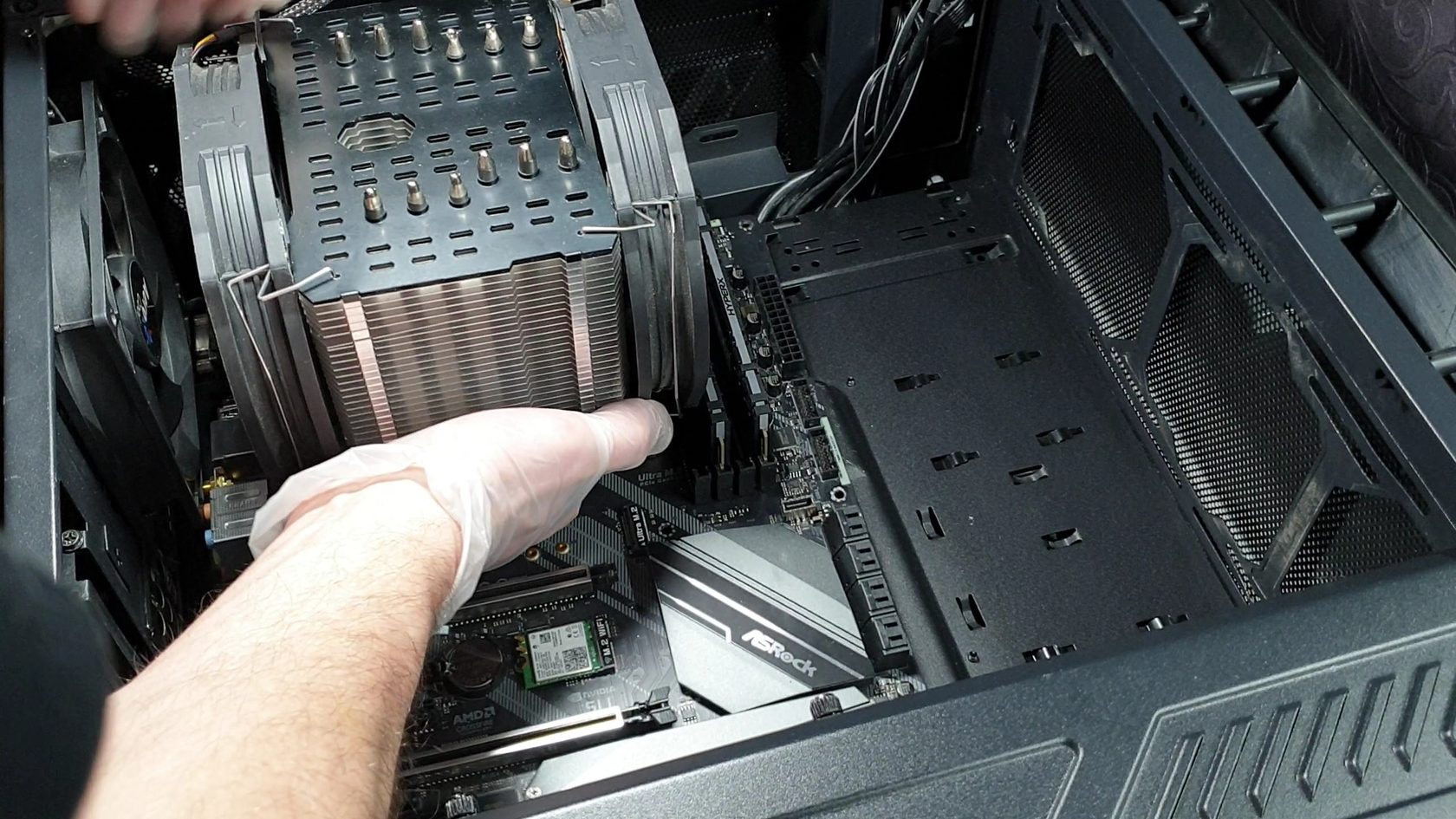 Установка материнской платы в корпус 