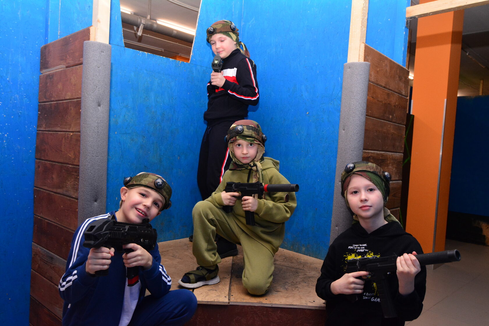 лазертаг на улице. лазертаг пермь колизей. волжская застава лазертаг самара. лазерный пейнтбол. лазертаг в самаре для детей.