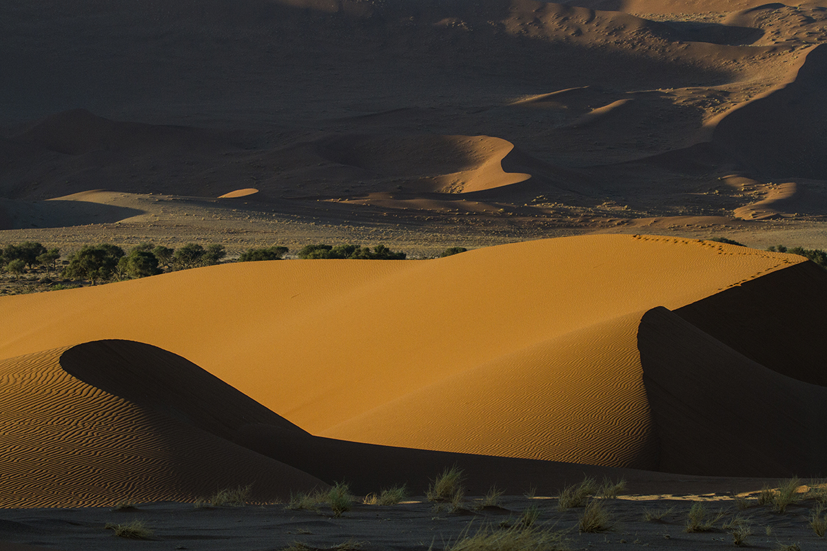 Намибия отдых. Пустыня Намиб ЮАР. Горы пустыни Намиб. Намибия пустыня Калахари. Пустыни Южной Африки.