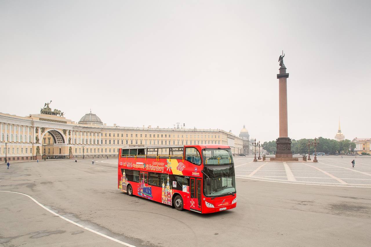 Экскурсии в санкт петербурге на автобусе двухэтажном. City Sightseeing Санкт-Петербург. Sightseeing Bus Санкт-Петербург. Красный автобус City Sightseeing. Двухэтажный автобус в Санкт-Петербурге.