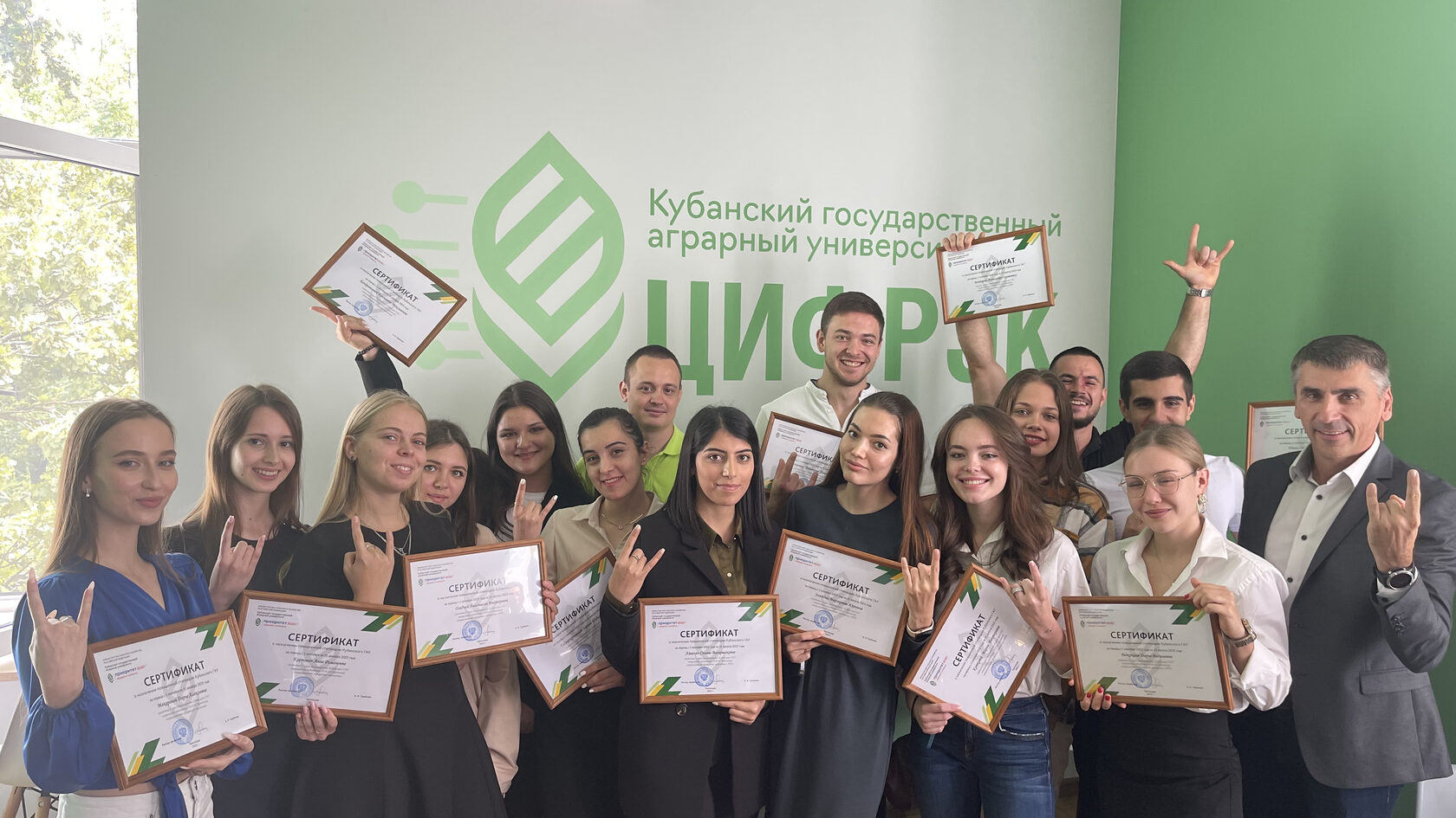 Команда и выпускники