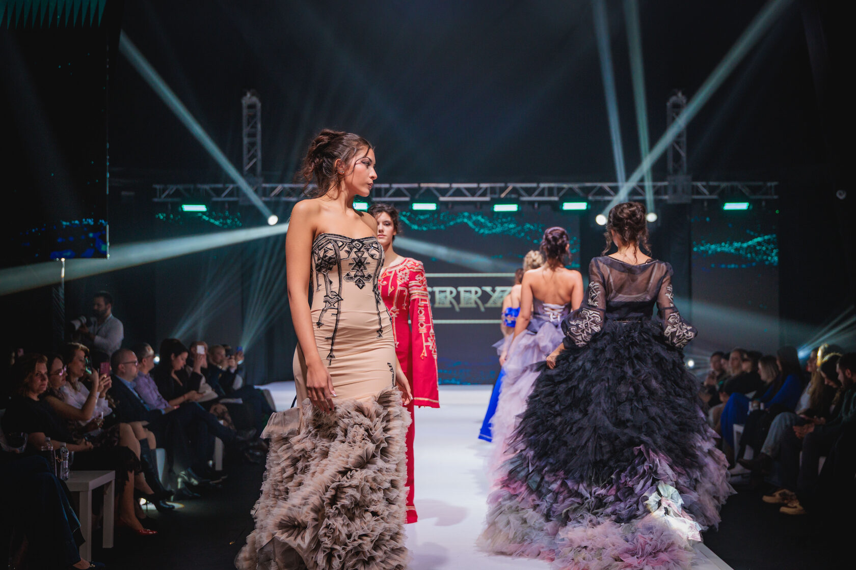 Рокли от колекция Тя на Тери Георгиева-Караиванова на подиума на Balkan Open Door Code Fashion Runway