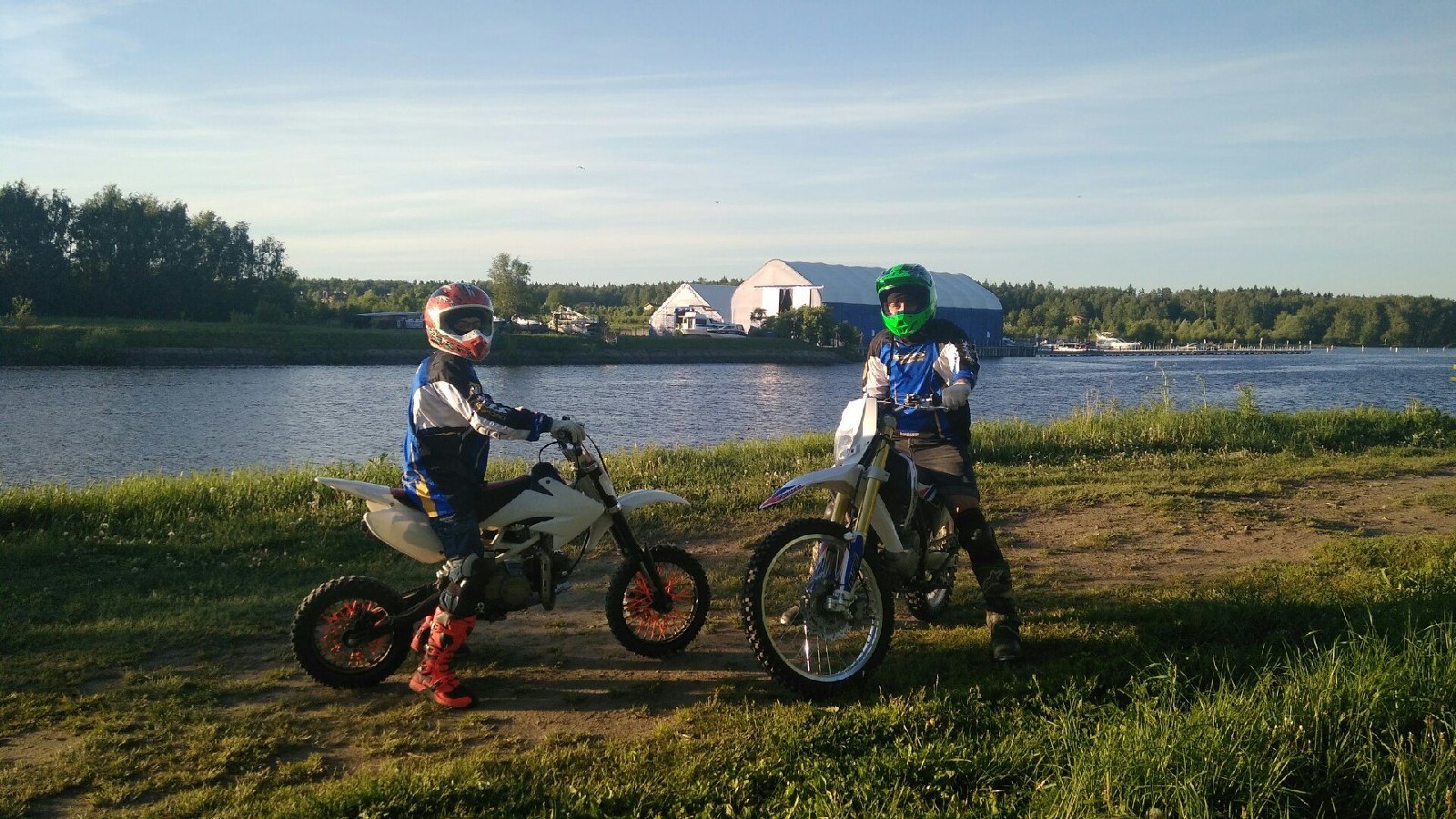 Питбайк по городу можно. Крылатское покататься на питбайке. Питбайк в Дзержинском. Катание на питбайках в Подмосковье. Питбайк Жостово.