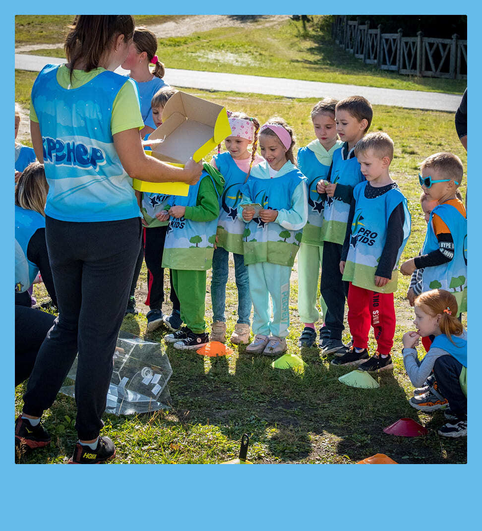 Групповая пробежка в лесу