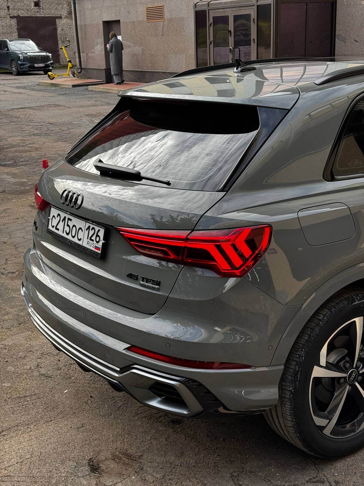 Задняя часть Audi Q3