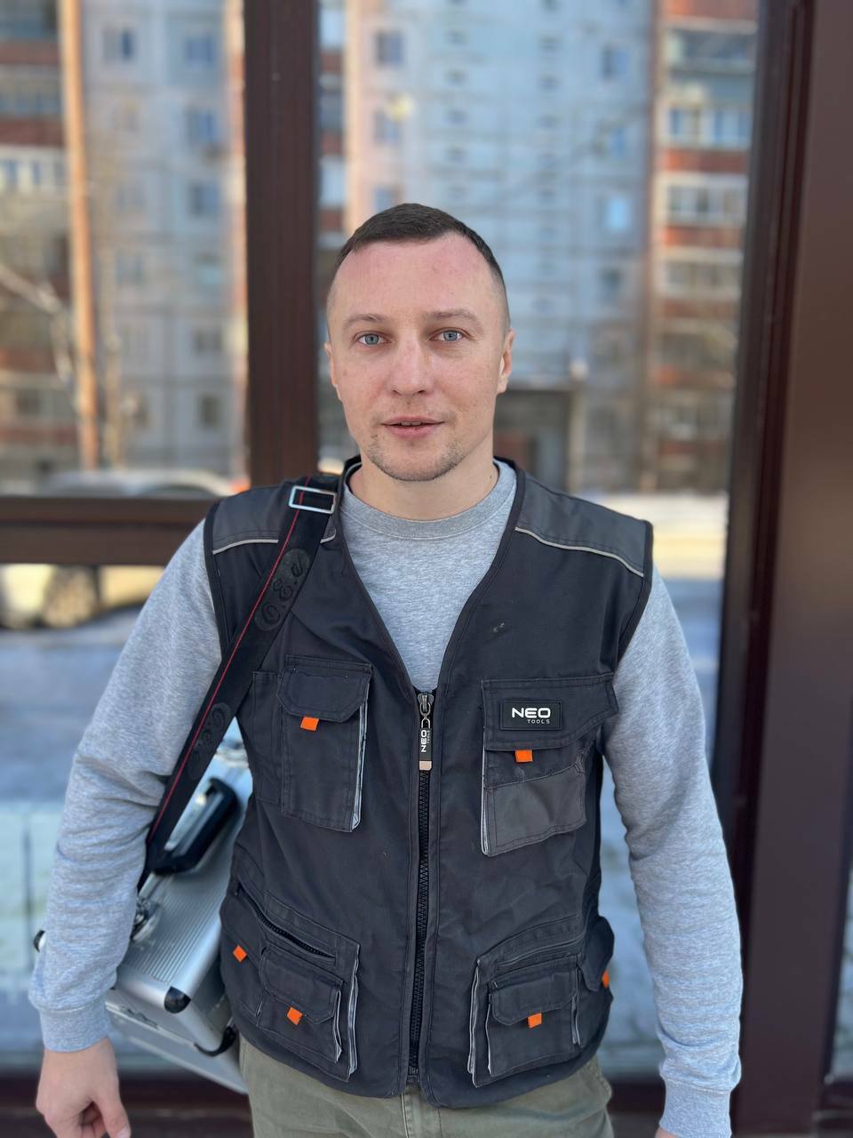 Александр Кабаков, частный мастер по ремонту окон и оконных конструкций.