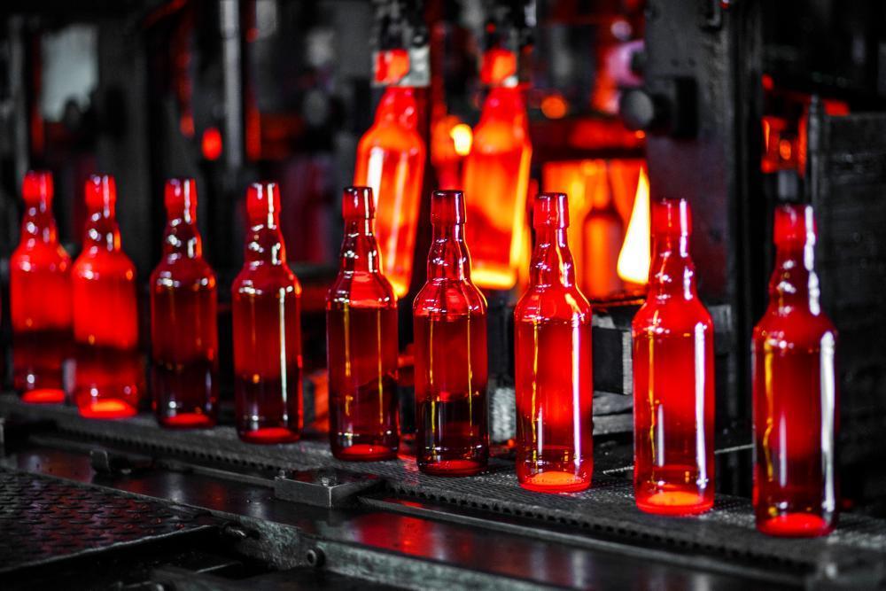 стекло в промышленности. батарея бутылок. производители бутылок. производители бутылок. дагестан стеклотара.