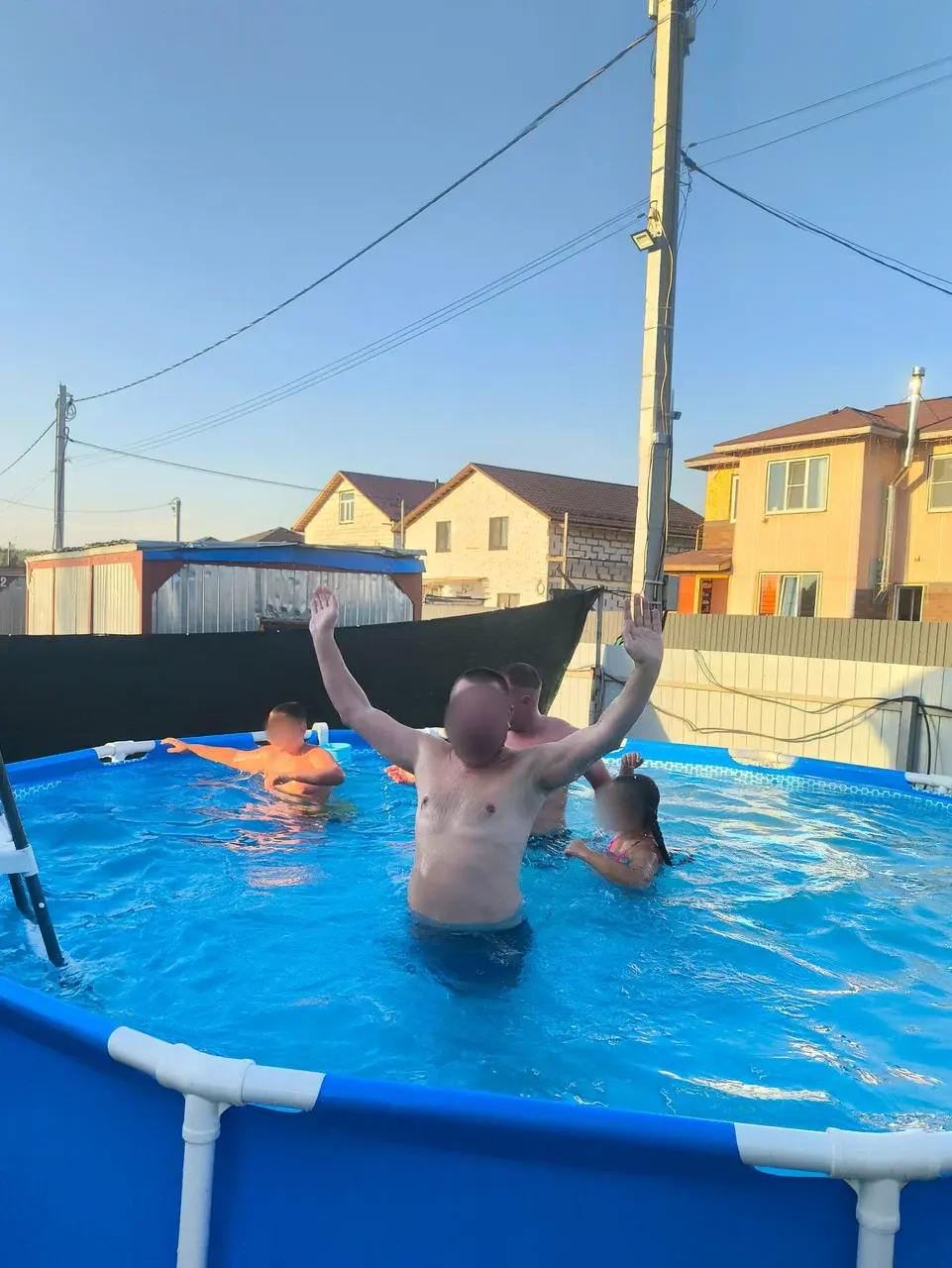 Летний бассейн без подогрева на территории бани в Люберцах - купание после парной - Богатырские бани