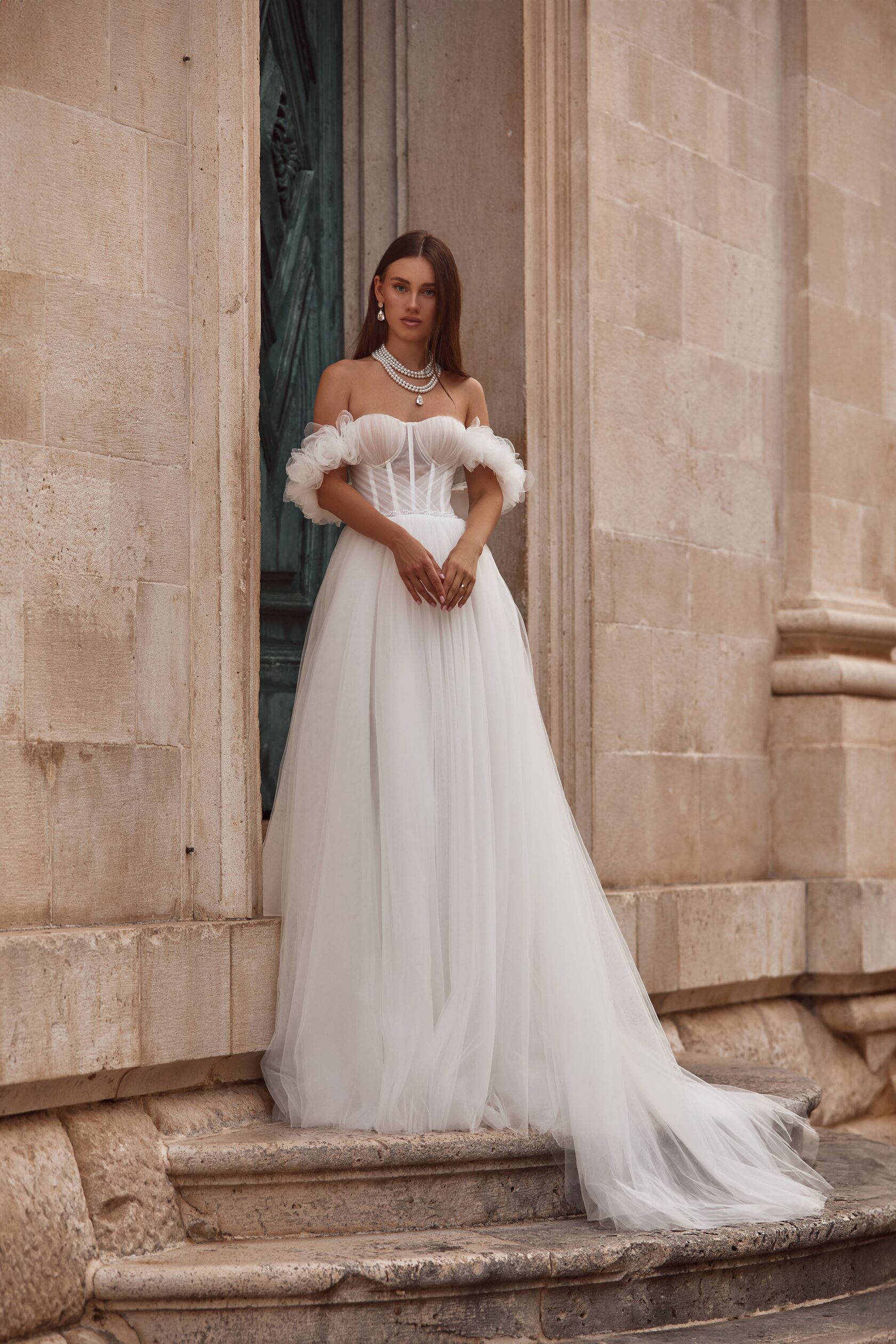 Свадебное платье с корсетом с чашками