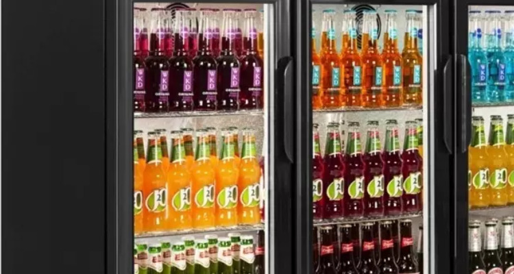 холодильна вітрина (шафа) для алкогольних і безалкогольних напоїв