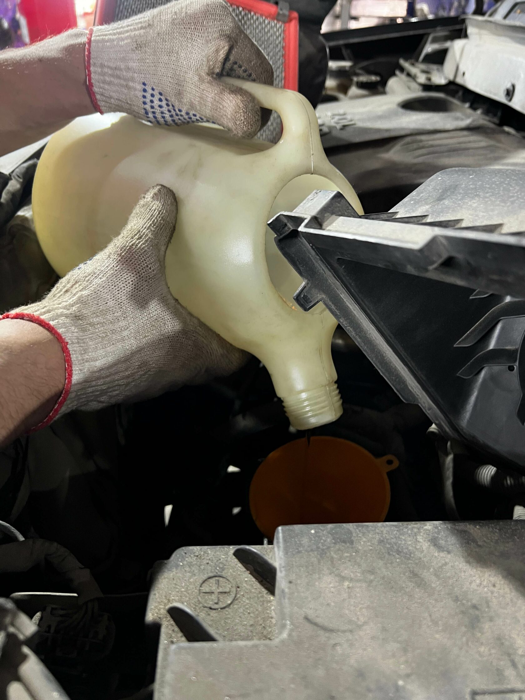 Долив масла во вторую секцию