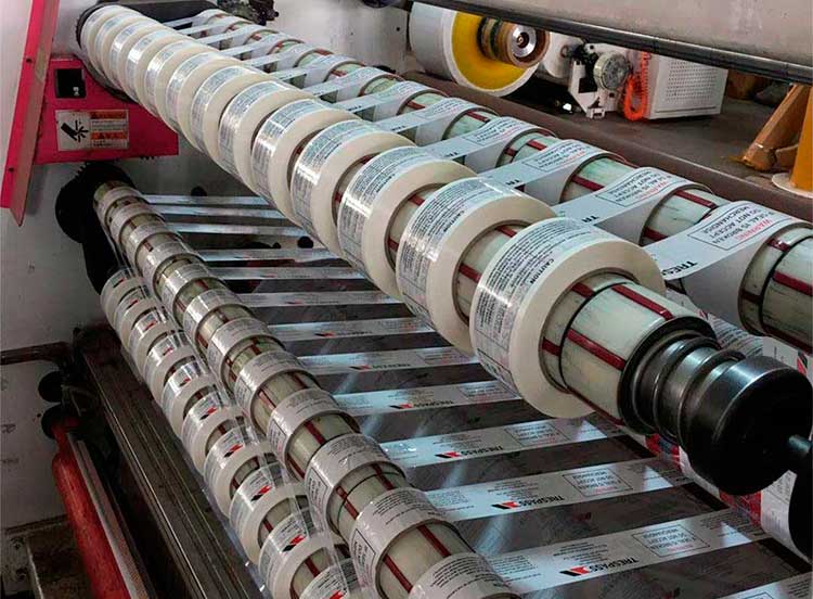 Скотч с логотипом компании от производителя в Москве и МО