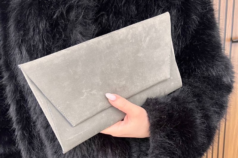Клатч из натуральной серой замши