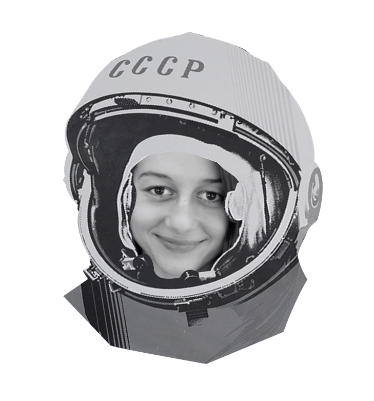 Дизайнер Елена Старикова в костюме советского космонавта