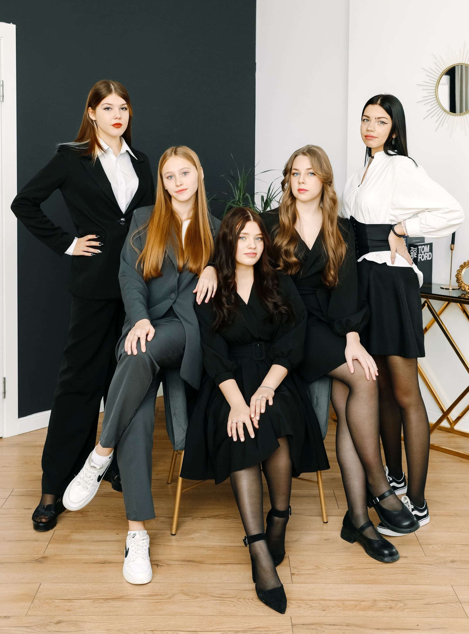 Фото выпускниц в фотостудии Art Republic в Екатеринбурге