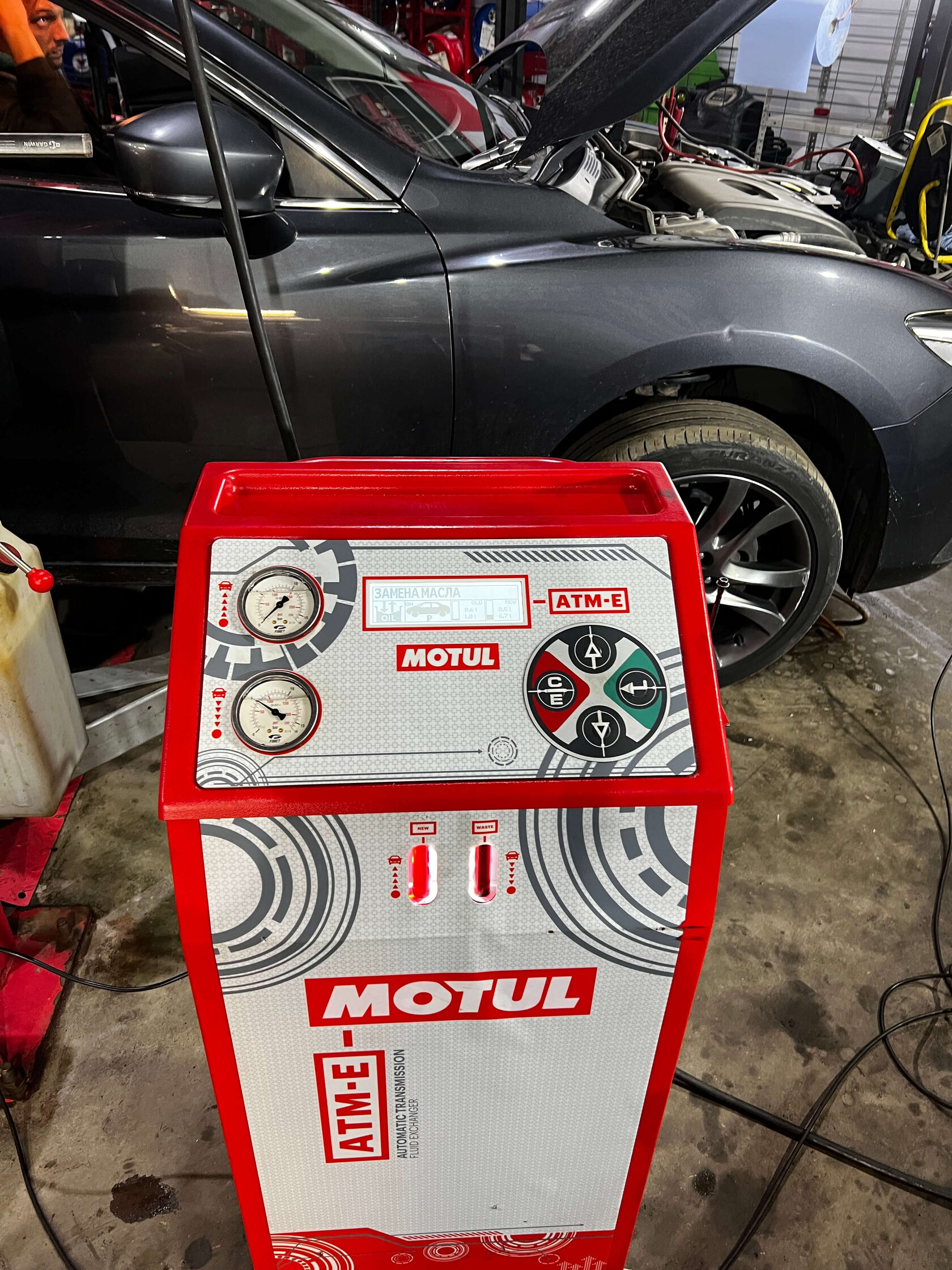 Установка Motul Evo для аппаратной замены масла Mazda