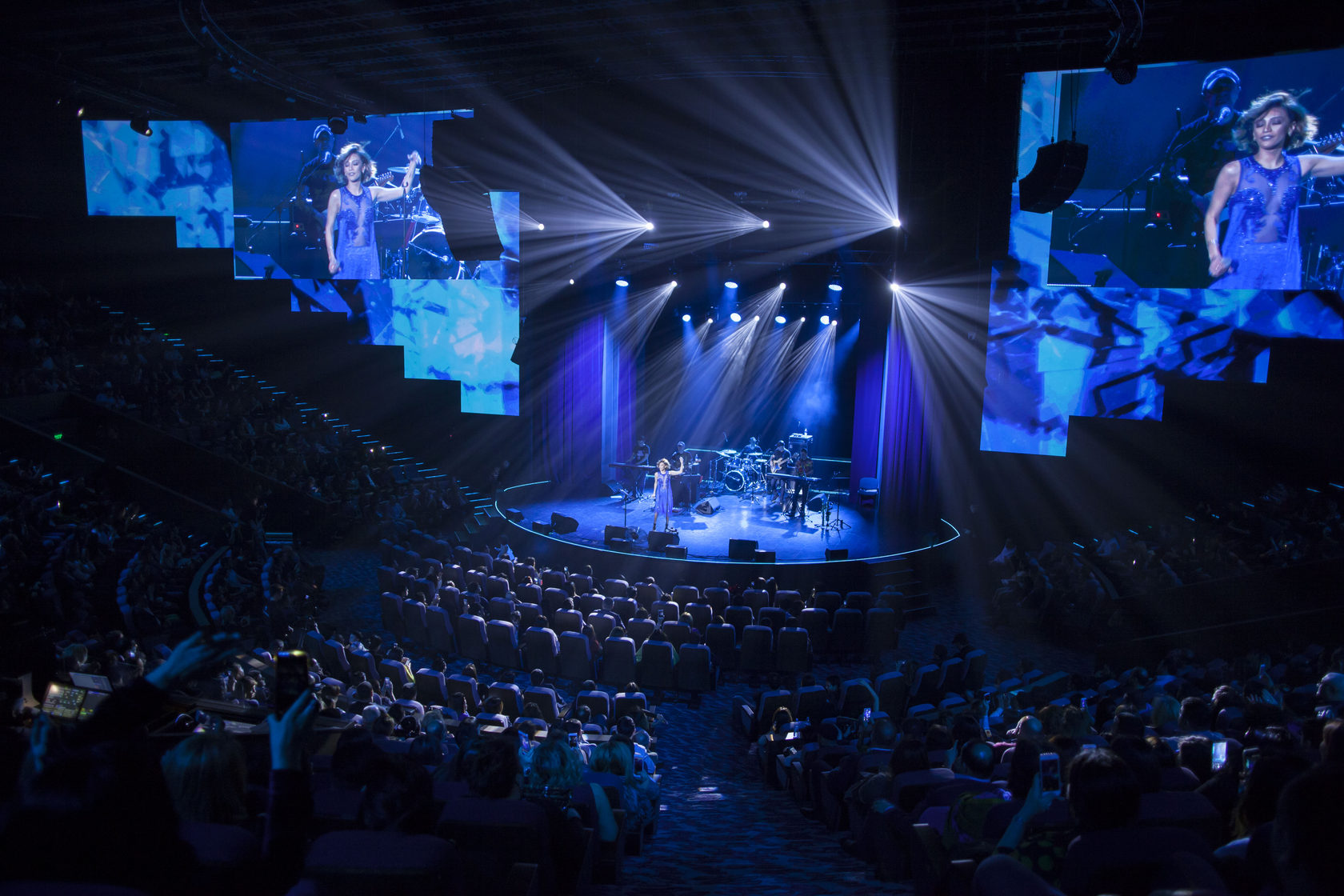 Шоу концерты в москве 2024. Vegas City Hall концертный зал. Вегас Сити Холл Москва. Вегас Крокус Сити Холл. Вегас Сити Холл зал.