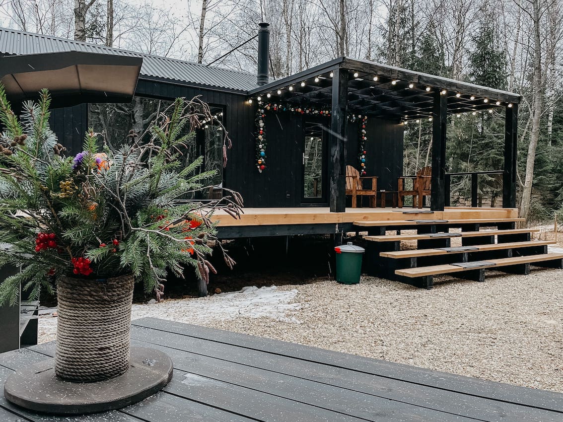 Домик в лесу в глэмпинге Под кронами в Подмосковье