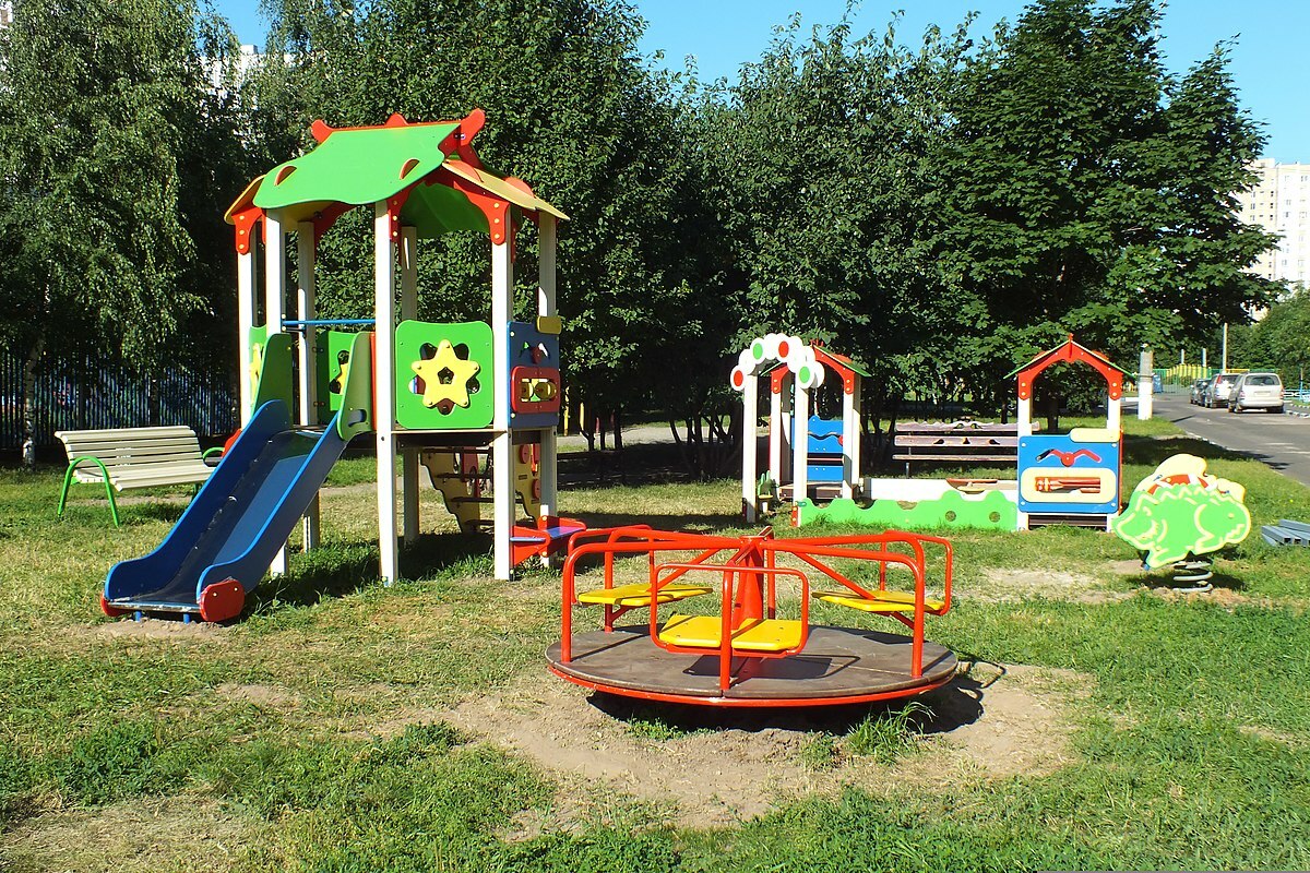 Поделки для детской площадки: обустраиваем детскую зону участка самоделками