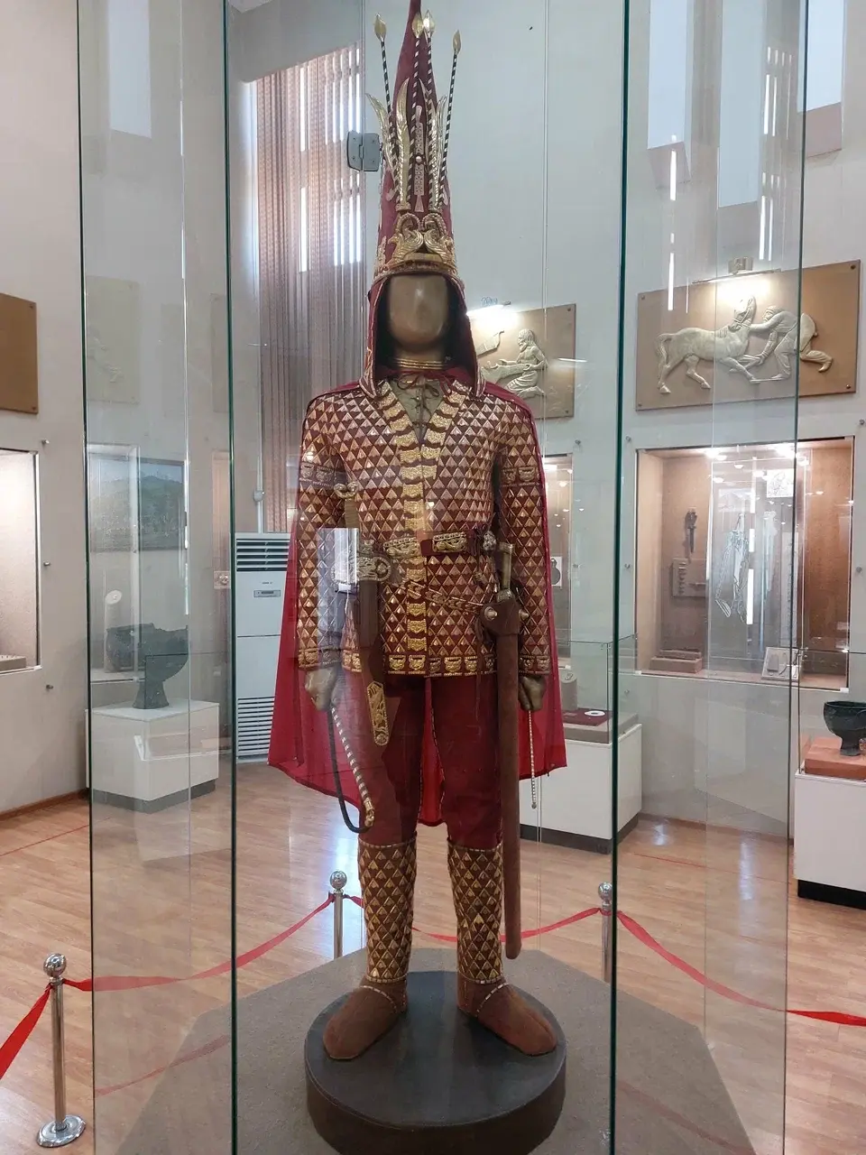 Золотой человек — реплика сакского воина