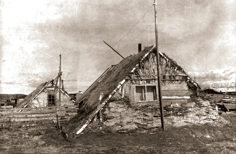 Шалаши первостроителей. 1932 г.