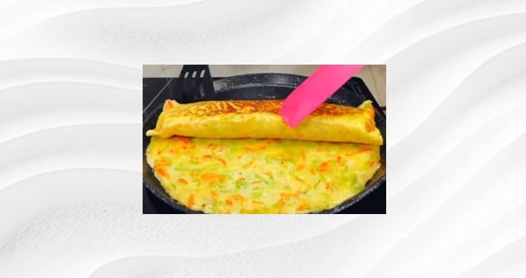 Приготовление рулета из омлета с сыром и кабачком: шаг 10