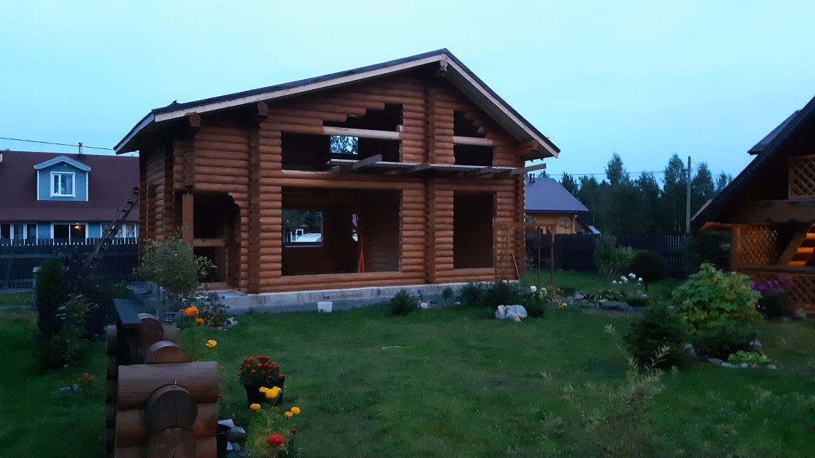 бревенчатый дом. проекты деревянных домов. рубленый дом. строительство домов из бревна под ключ. деревянный дом оцилиндровка из оцилиндрованного.