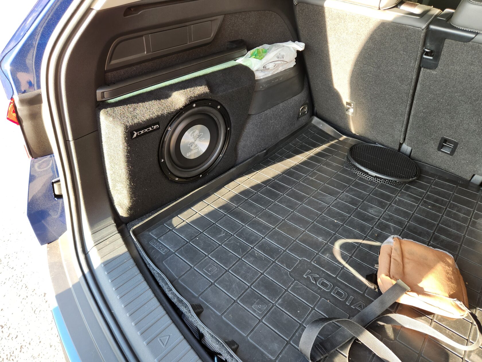 сабвуфер skoda kodiaq