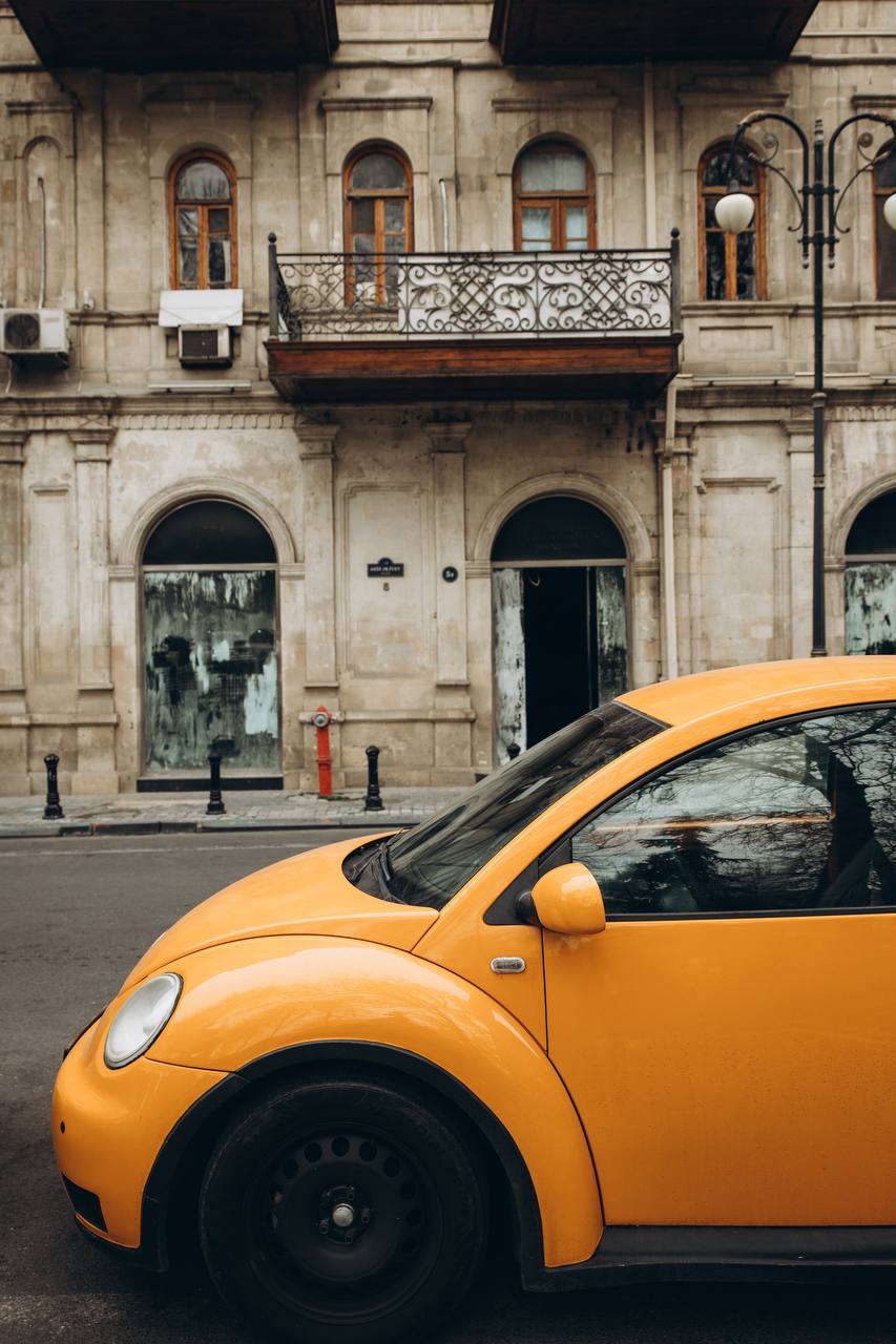 желтое такси в Баку