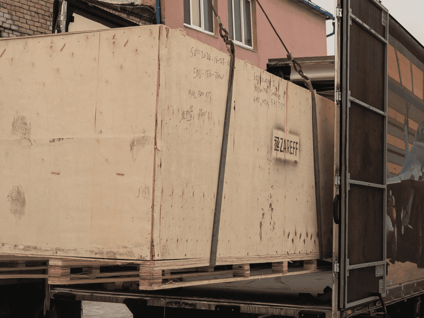 Выгрузка станка с фуры